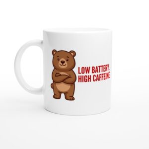 Weiße Keramiktasse mit Aufdruck 'Low Battery High Caffein'