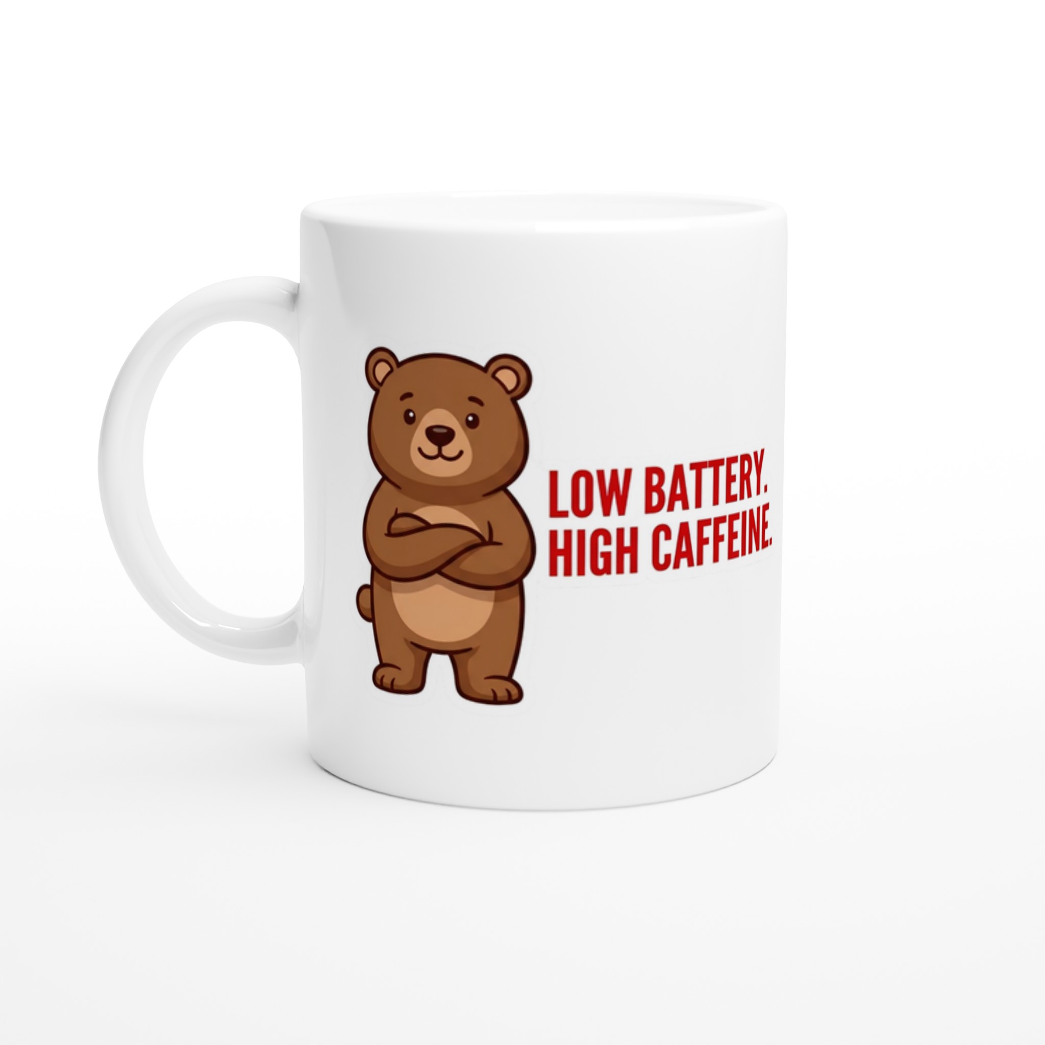 Weiße Keramiktasse mit Aufdruck 'Low Battery High Caffein'